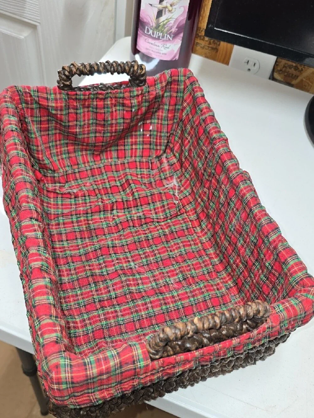 Vtg.Woven Seagrass Sturdy Storage Basket with Red Plaid Liner